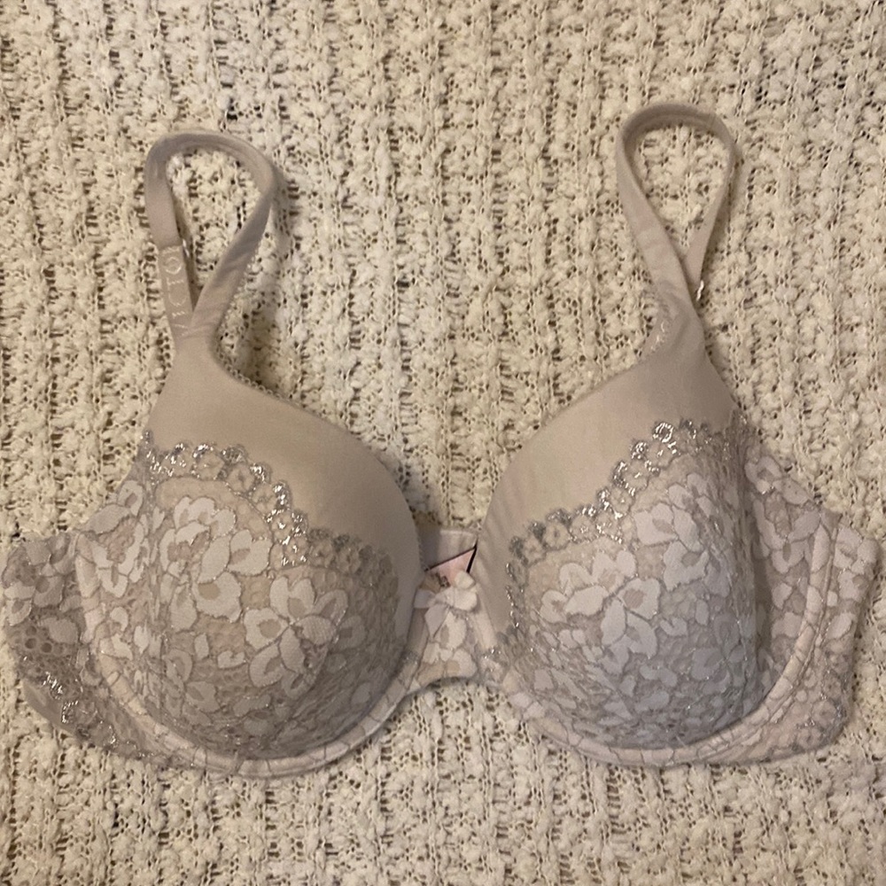 Victoria’s Secret size 36D Bra
